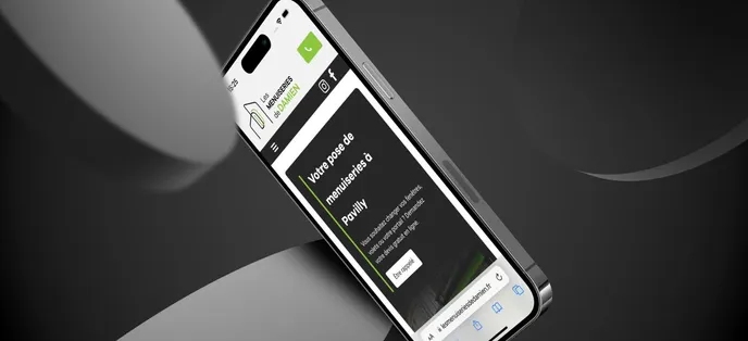 Illustration du site Les Menuiseries de Damien dans un téléphone Illustration du site Les Menuiseries de Damien dans un téléphone