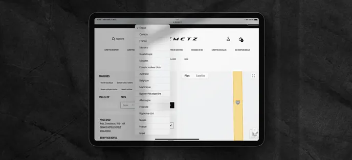 Illustration du site Store Locator Opal dans une tablette Illustration du site Store Locator Opal dans une tablette
