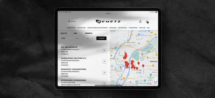 Illustration du site Store Locator Opal dans une tablette Illustration du site Store Locator Opal dans une tablette