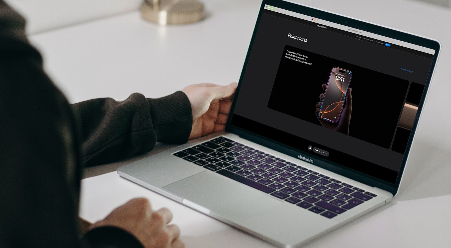 Photo d'un ordinateur illustrant une page de vente Apple